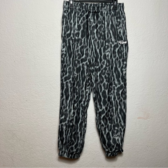 Nike Sportswear Woven Pants Loose Fit Jogger Activewear Pants Snake Skin Print - Picture 1 of 8